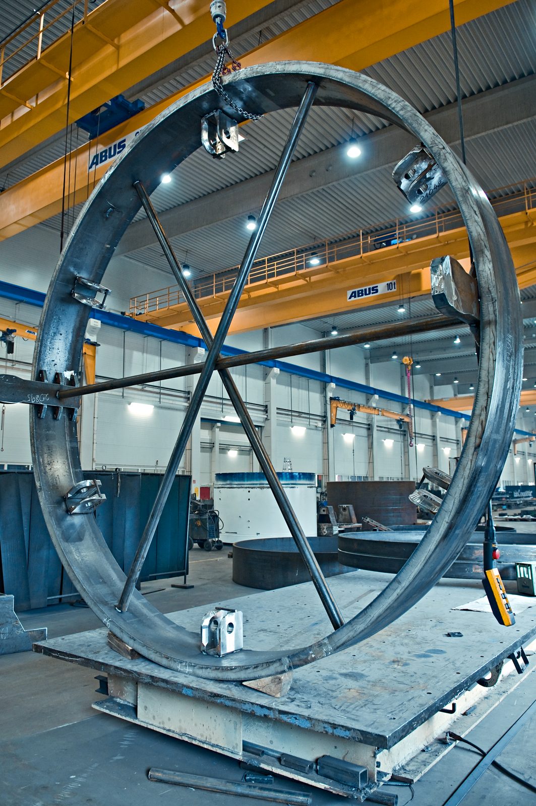 Fertigungs- und Produktionshalle für Stahlbau, Sondermaschinenbau und Lohnfertigung mit Metallring