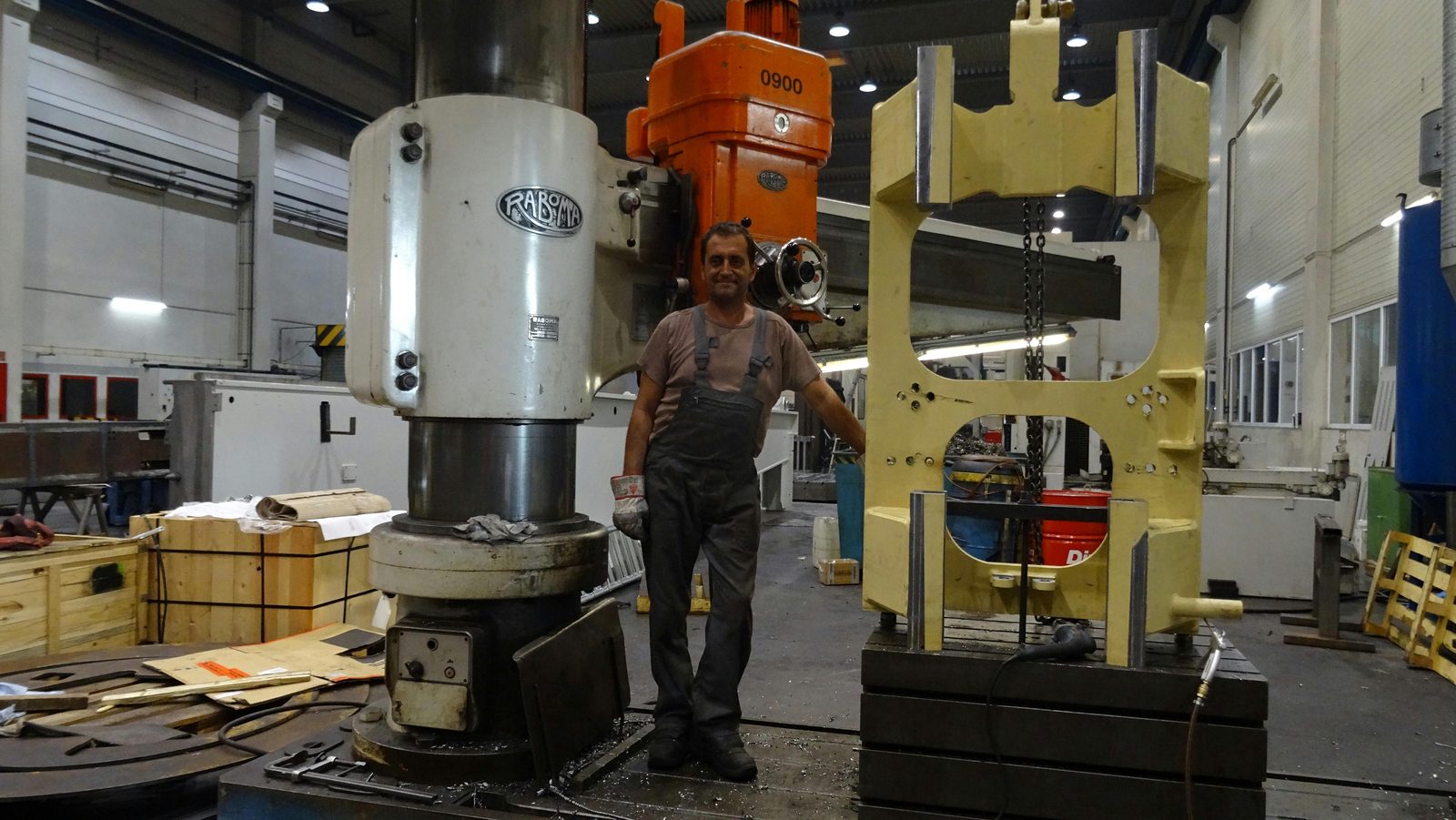Bohren Gewindeschneiden Lohnfertigung – Raboma – Radialbohrmaschine Zerspanungsmechaniker – für Dreh- & Frästeile