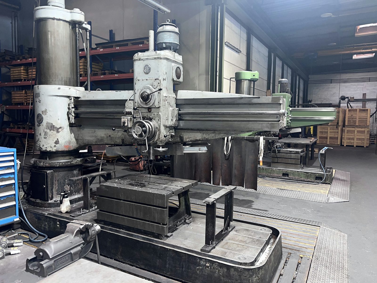 Radialbohrmaschine Kolb HK 80 mit 1.600 mm Ausladung in der Großteilbearbeitung – Bock Maschinenbau, Lorch
