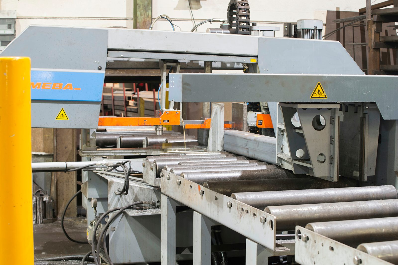 MEBA DGA 400 Bandsäge-Automat – Sägezuschnitt von Rohren, Trägern und Profilen bis Ø 406 mm im Stahl- und Metallbau