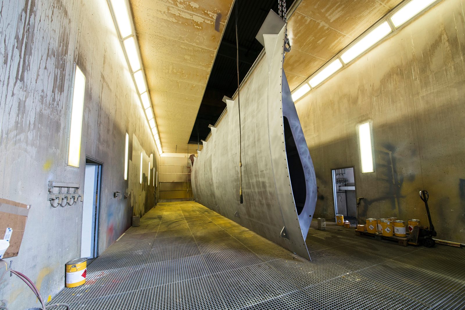 Stahlbau-Großteilbearbeitung mit Sandstrahlen Sa 2,5 und Lackieren für Sondermaschinenbau – Oberflächenbehandlung Lohnfertigung bei Bock Maschinenbau
