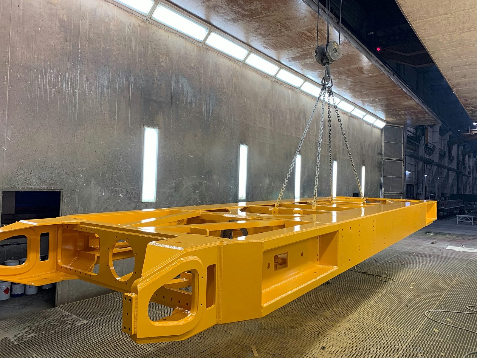 Industrial painting of machine base – welded assembly with corrosion category C4 in special machinery, Bock Maschinenbau