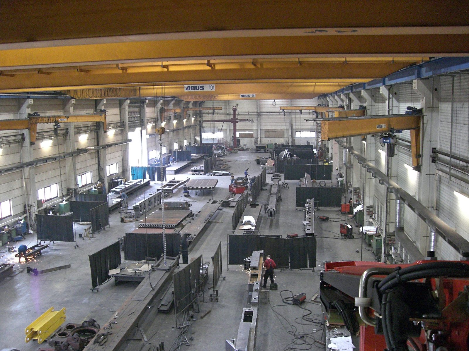Modern welding workstations for heavy machinery manufacturing at Bock Maschinenbau GmbH Lorch