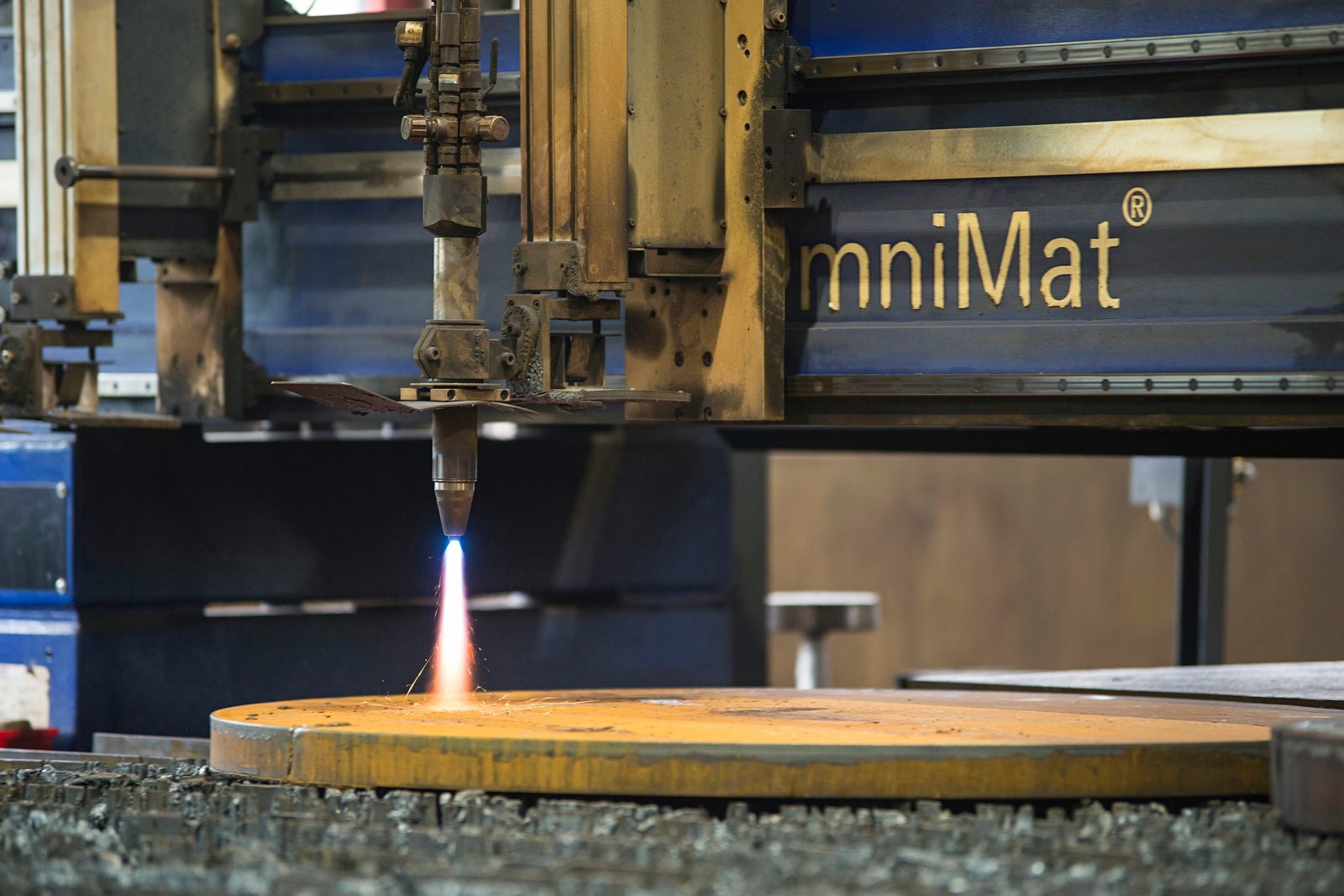 Oxy-fuel cutting of a steel disc – flame-cut blanks for structural steelwork and plate cutting, Bock Maschinenbau
