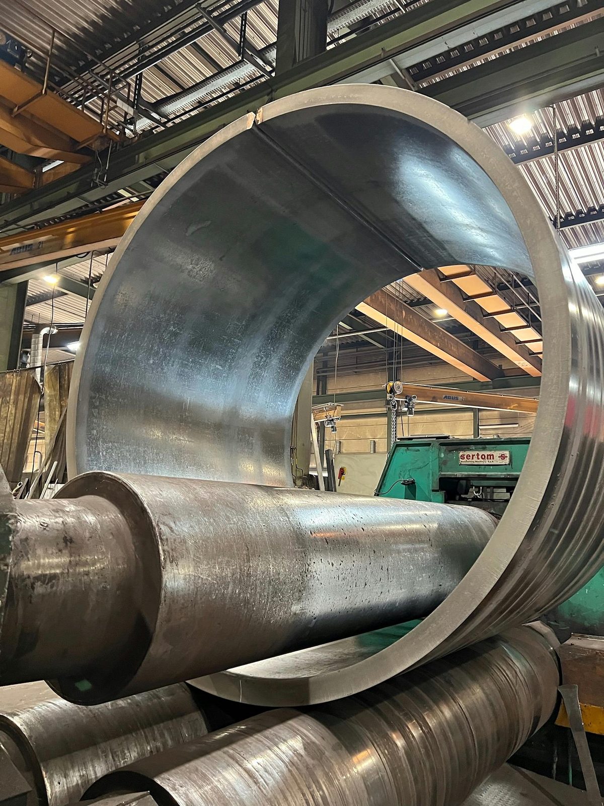 Pipe bending by three-point method – stainless steel CrNi cold forming, contract manufacturing at Bock Maschinenbau Lorch