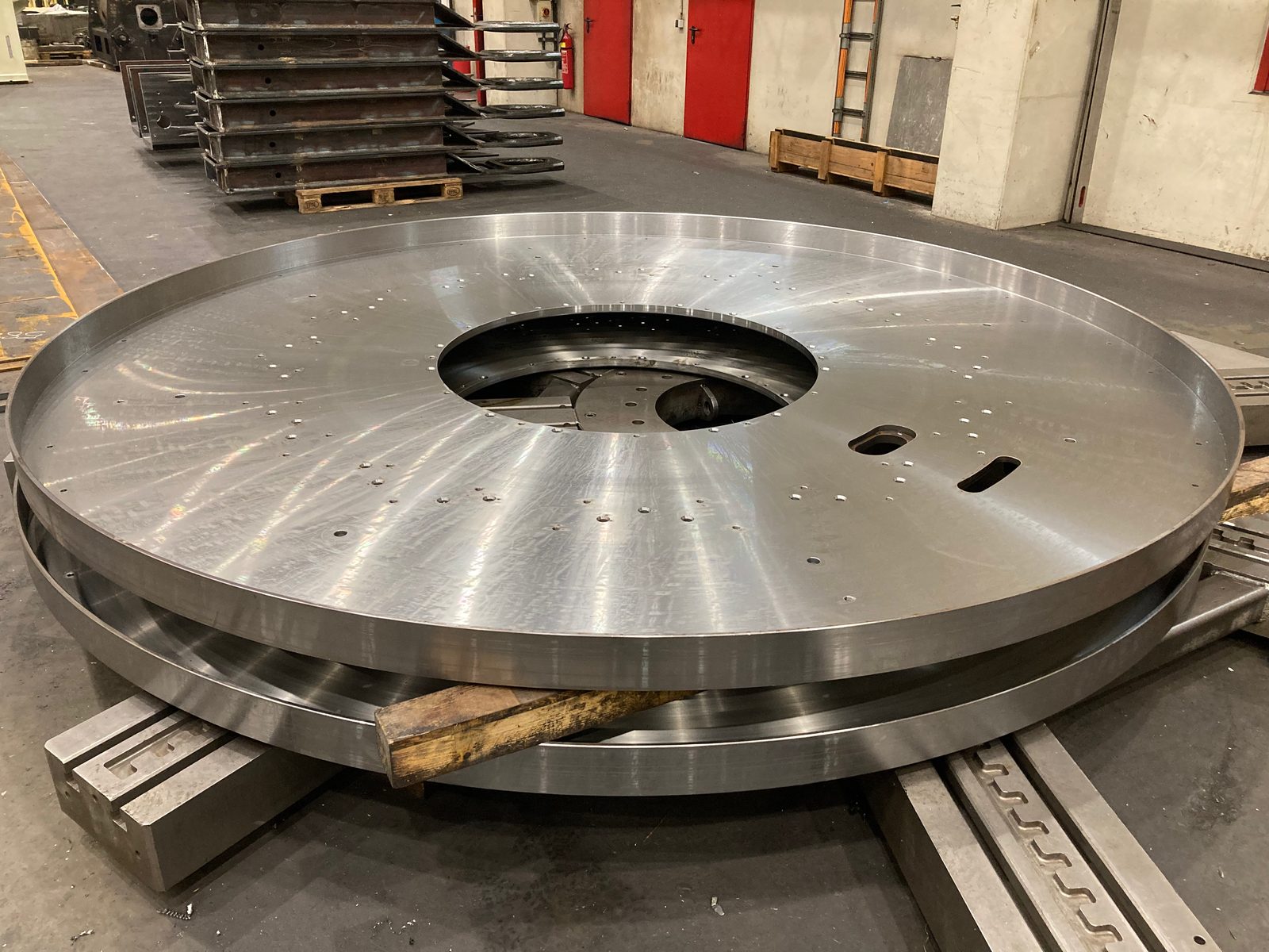 Large face-turned steel disc with hole pattern and central – vertical turning of heavy parts in contract manufacturing at Bock Maschinenbau in Lorch