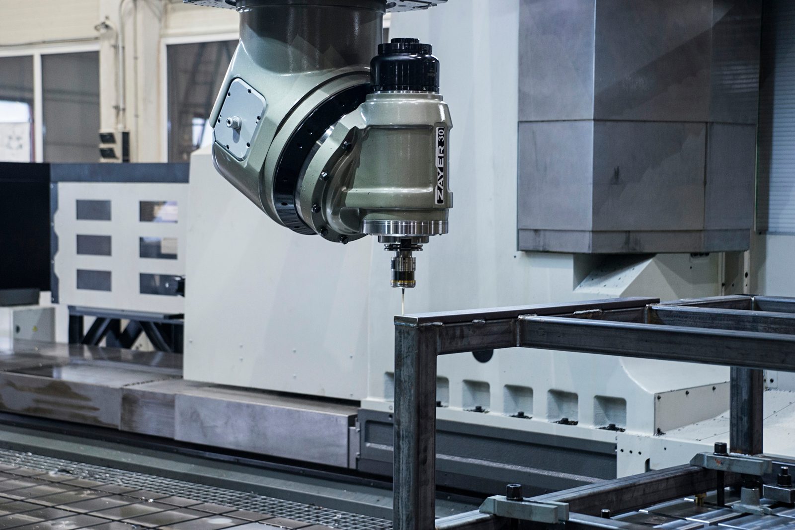 Geometric measurement and calibration of the swivel milling head on the Zayer CNC milling center at Bock Maschinenbau