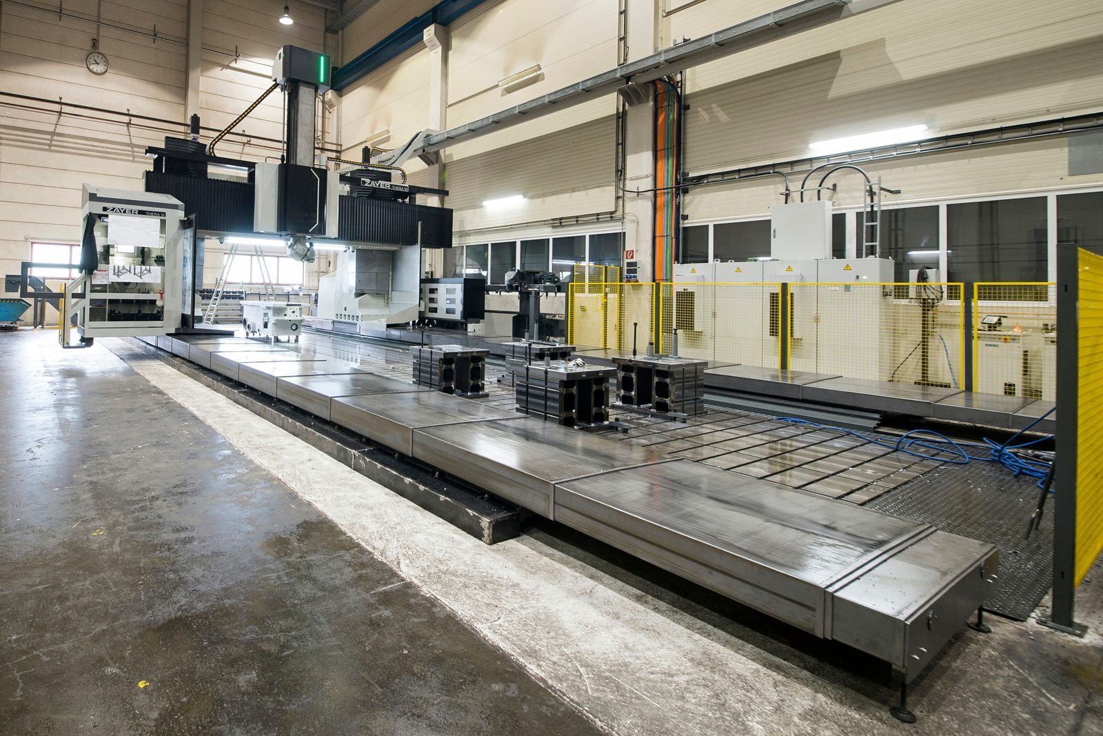 Zayer Thera W CNC gantry milling machine with 16,000 mm travel range for machining heavy steel components at Bock Maschinenbau in Lorch near Stuttgart